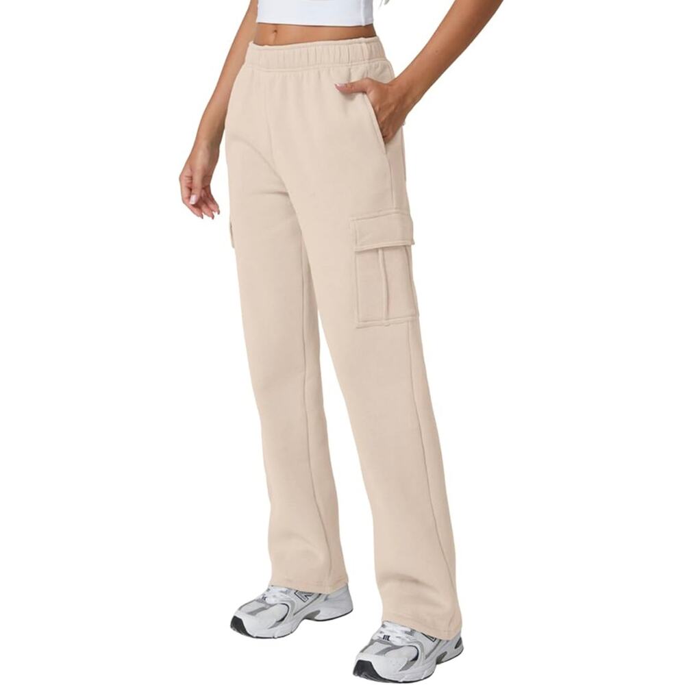 Qinsen Cargo Sweatpants Size Medium Cream NWT Minimalist Travel Model-off-duty